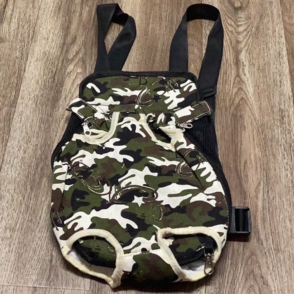 *NEW* Camo cat/dog carrier Travel-pack size meium
